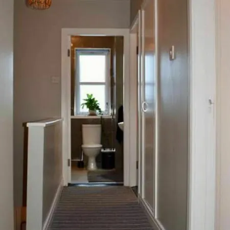3 Bedroom Riverside Duplex Sleeps 6 شقة